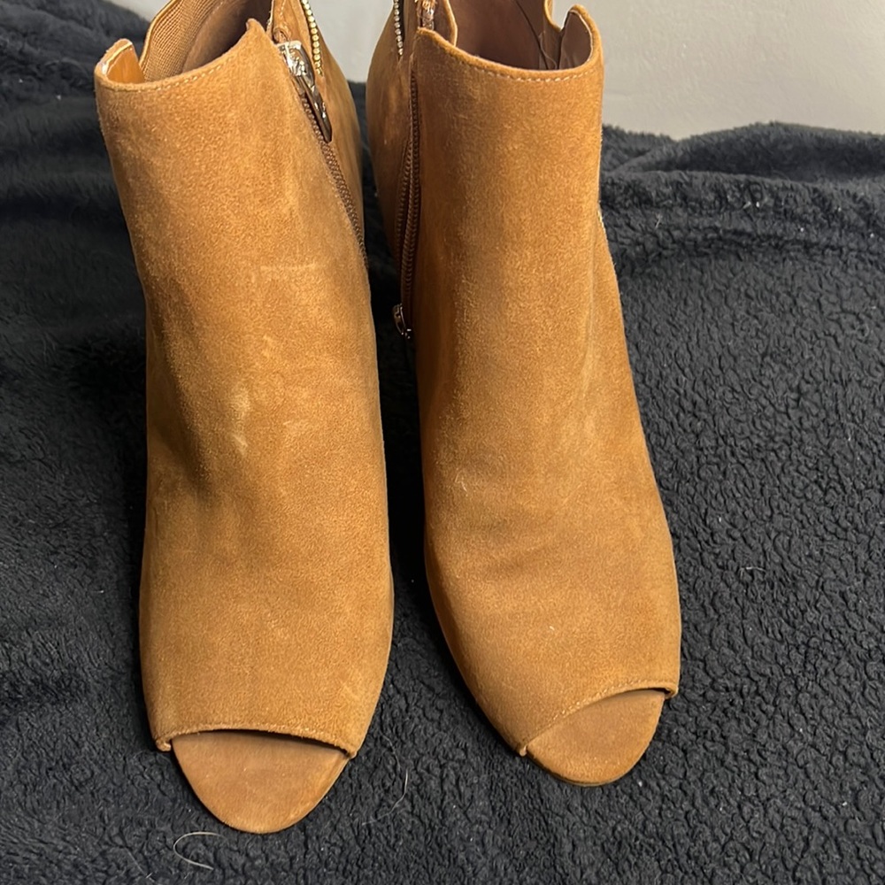 Marc Fisher 3.5” heels like new size 9